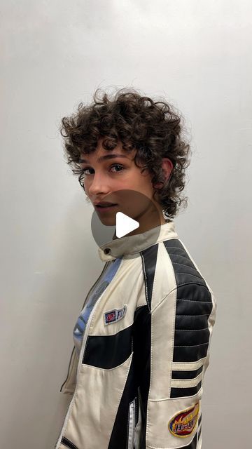 Coiffeurstory✂️Yannick & Gabby on Instagram: "Shire core 🥹💖 THE HOBBIT CUT ✂️ @coiffeurstory short curly - wavy hair inspo compilation for your next haircut! Inspired by Lord of the rings iconic Frodo 📌 curated by @not_yourself forever LOTR girlie 🧙🏽‍♀️ turning Paris into the Shire lately ✨ our favourite summer hair trend   #hobbithair #shaggyhair #shaghaircut #shagcut #mullethair #mixie #curlypixie #curlyshag #curlybangs #hairtrend #althair #queerhair #edgyhair #elevatehair #hairbrained #wolfcut #mullethaircut #shagcut #curlybob #pixiebob #parishairstylist #lotrcosplay #frodobaggins #hobbitcore #coiffeurparis #cheveuxbouclés" Hobbit Haircut, Hobbit Hair, Queer Hair, Summer Hair Trends, Shaggy Hair, Curly Bangs, Mullet Haircut, Curly Pixie, Mullet Hairstyle