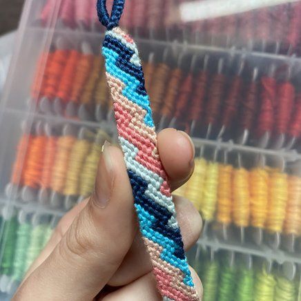 Normal pattern #25381 variation #118397 | BraceletBook Chevron Friendship Bracelets, Cool Friendship Bracelets, String Bracelet Patterns, Ankle Bracelets Diy, Yarn Bracelets, Cute Friendship Bracelets, Handmade Friendship Bracelets, Bracelet Keychains, String Bracelets