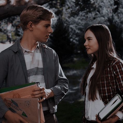 Julie Baker And Bryce Loski, Flipped Movie Aesthetic, Flipped Wallpaper, Bryce Loski, Movies Couples, Callan Mcauliffe, Batman Sidekicks, Flipped Movie, Romantic Dream