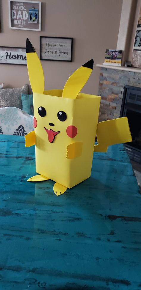 Pikachu Box Diy, Pikachu Valentine Box Ideas, Pokemon Valentine Box Ideas, Pikachu Valentines Boxes, Pikachu Surprise, Surprise Pikachu, Pokémon Valentines, Pikachu Valentines, Pokemon Valentines Box