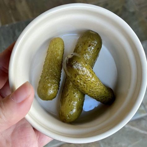 THE BEST HOMEMADE GHERKINS Sweet Pickles Recipe, Winter Salads, Canning Tips, Mini Cucumbers, Bulgarian Recipes, Winter Salad, Sweet Pickles, Home Canning, Pepper Seeds