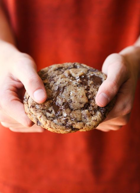 Jacques Torres Chocolate Chip Cookie Recipe aka NY Times Chocolate Chip Cookie. Are they the best? I actually think they might be. Fussy and time consuming, but worth it! #cookiesandcups #recipe #cookies #baking #jacquestorres #nytimes #chocolatechipcooki Ny Times Chocolate Chip Cookies, Jacques Torres Chocolate Chip Cookies, Jacques Torres Chocolate, Jacques Torres, Recipe Baking, Desserts Chocolate, Easy Chocolate Chip Cookies, Chocolate Party, Baking Recipes Cookies