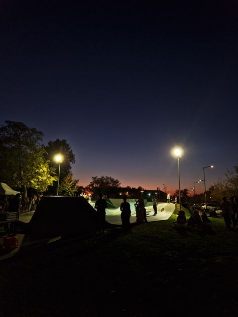 #night#skate#skatepark#aestethic#90s#picture#lights#freestyle#y2k Aestethic 90s, Picture Lights, Skate Park, Picture Light, Late Night, Vision Board, Lighting