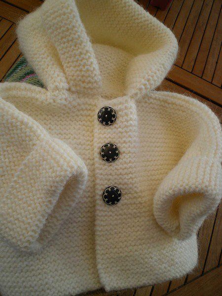 trouvé sur le net le lien : https://patchcath.wordpress.com/category/layette/page/2/ vous trouverez d'autres modèles très joli BON MERCREDI Tricot Baby, Baby Cardigan Knitting Pattern Free, Baby Boy Knitting Patterns, Baby Sweater Knitting Pattern, Baby Boy Knitting, Knit Baby Sweaters, Baby Cardigan Knitting Pattern, Baby Knitting Patterns Free, Knitting Patterns Free Cardigans