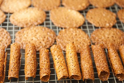 almond lace cookies recipe | use real butter Almond Lace Cookies, Lace Cookies Recipe, Brandy Snap, Florentine Cookies, Maple Fudge, Brandy Snaps, Lace Cookies, Bon Appetite, Xmas Cookies