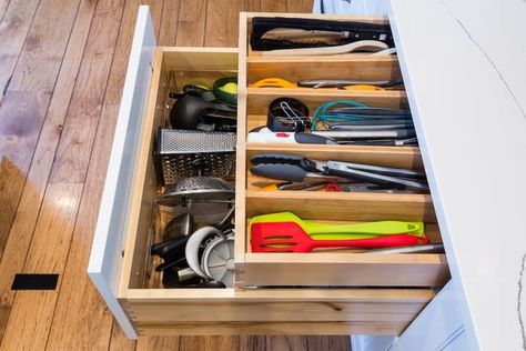 When it comes to utensils, they get unorganized quickly, having an oragnizer will keep your utensils organized easily Organize Utensil Drawer, Deep Drawer Organization, Utensil Organizer, Kitchen Storage Hacks, Utensil Drawer, Brown Cabinets, Home Together, Utensil Organization, Farmhouse Decor Living Room