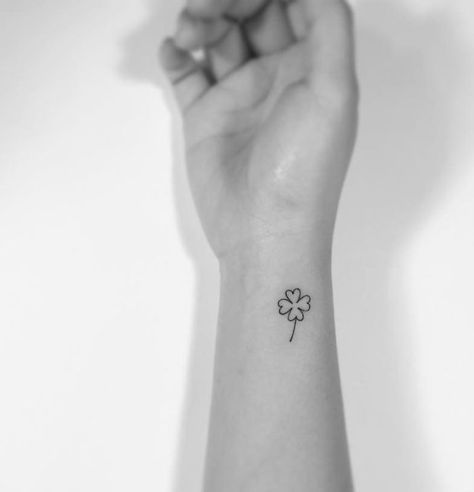 13+ Minimalist Tattoos By A Korean Artist Leaf Clover Tattoo, Korea Tattoo, Minimalist Tattoo Meaning, Four Leaf Clover Tattoo, Clover Tattoo, 16 Tattoo, Minimal Tattoos, Model Tattoo, Clover Tattoos