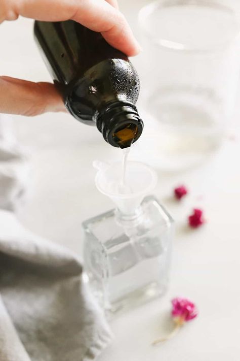 Make Perfume Last Longer, Perfume Last Longer, Diy Perfume Recipes, Make Perfume, Perfume Recipes, Diy Perfume, Long Lasting Perfume, Homemade Beauty, Natural Bath