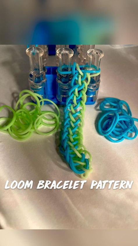 Loomless Rainbow Loom, Loom Band Bracelets Aesthetic, Things To Do With Rainbow Loom Bands, Ruberband Bracket Ideas, Loom Bracelet Patterns Rubber Band Finger, Rubber Band Bracelet Tutorial With Loom, Rubber Bracelets Diy, Rubber Band Bracelet With Fingers, Rainbow Loom Finger Patterns