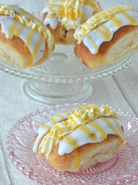 Iced Buns, British Bake Off Recipes, Custard Slice, Bake Off Recipes, Interesting Cakes, Crazy Kitchen, Cheese Buns, Cupcakes Recipes, Dream Food