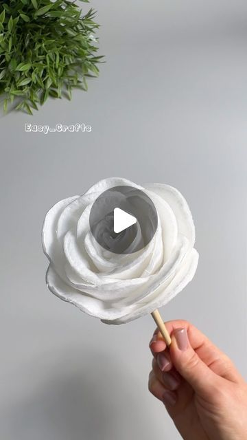 New Crafts For 2024, New Craft Ideas For 2024, Easy Craft With Paper, How To Make Flowers Out Of Paper, How To Make Flowers, Easy Crafts With Paper, Easter Florals Diy, Easy Flower Craft, Diy Easy Crafts