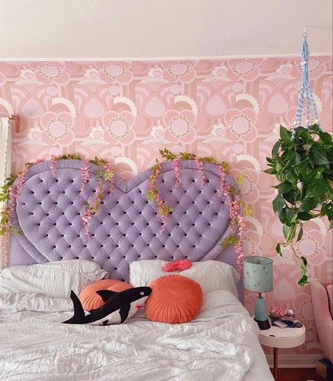 Heart Headboard, Violet Room, Eccentric Decor, Art Deco Bedroom, Custom Headboard, Hippie Homes, Dekorasi Kamar Tidur, Orange Pillows, Dream Apartment