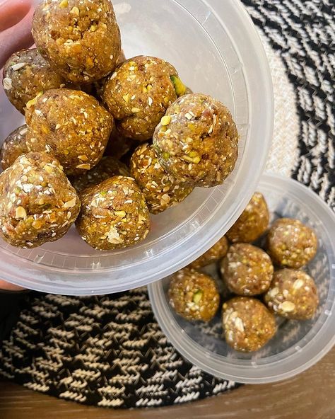 Honey Pistachio Energy Balls Pistachio Energy Balls, Honey Balls, Honey Pistachio, No Bake Snacks, Baked Treats, Healthier Food, Our Energy, Energy Balls, Energy Bars