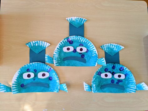 The Pout-Pout Fish craft that my preschoolers made for our Emotions theme! Fish Art Project, Storybook Crafts, Pout Pout Fish, Ocean Animal Crafts, Emotions Preschool, Fish Craft, Storytime Crafts, Fish Activities, Toddler Themes