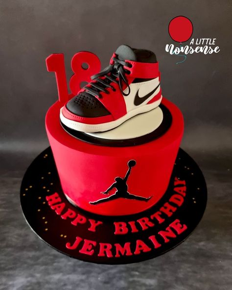 Jordan Shoe Cake, Sneaker Gala, Jordan Birthday, Jordan Cake, Theme Birthday Cake, Jordan Shoe, Shoe Cake, Wine Glass Crafts, Michael Jordan Shoes