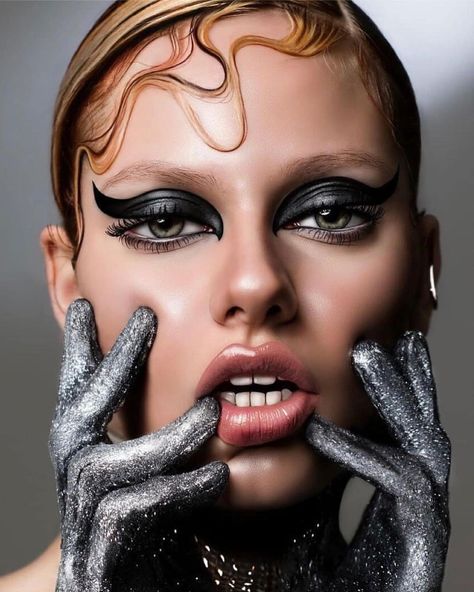 High Fashion Makeup Editorial, Photographic Makeup, Fashion Editorial Makeup, Artsy Makeup, Makeup Ojos, High Fashion Makeup, Beauty Makeup Photography, Avant Garde Makeup, Hair Photography