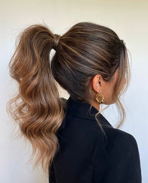 Working theory: this perfectly perky pony might just pair with everything. Styled using… ✨Luminous Hairspray Extra Strong ✨Smoothing Lotion ✨Texture Clay 📷: rjstylesco Prom Ponytail Hairstyles, Prom Ponytail, Cute Ponytail Hairstyles, Stylish Ponytail, Pony Hairstyles, Flirty Style, Sleek Ponytail Hairstyles, Prom Pony Tail, Ponytail Hairstyles Easy