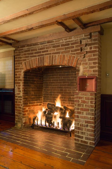 Historic Brick Fireplace, Fireplace Red Brick, Tall Red Brick Fireplace, Brick Fire Harth, Traditional Brick Fireplace, Big Old Fireplace, Red Brick Interior, Brick House Interior, Exposed Brick Fireplace