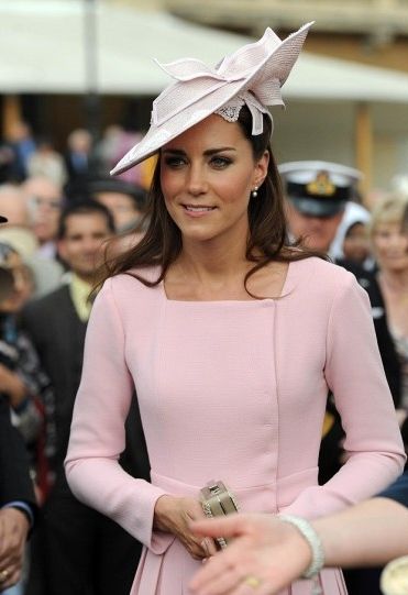 Kate Middleton Hats, Kate Middleton Photos, Tea Party Dress, Girly Style, Duchess Kate, Party Hat, Chiffon Bridesmaid, Fashion Lookbook, Pink Outfit