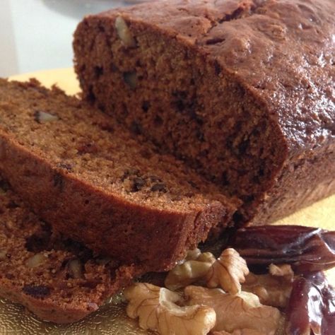 British Date and Walnut Loaf Cake | "This is an easy recipe to follow and it's great for any occasion. It's a very moist loaf cake, ideally cut into slices and buttered." #cakerecipes #bakingrecipes #dessertrecipes #cakes Walnut Loaf Cake, Walnut Cake Recipe, Date And Walnut Loaf, Date Loaf, Date And Walnut, Cake Recipes Uk, Date And Walnut Cake, Walnut Loaf, Date Nut Bread