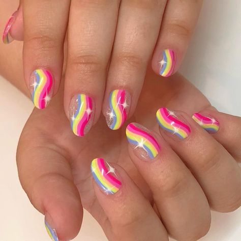 Streak Nails, Holiday Nails Summer, Rainbow Nail, Girl Rainbow, Bright Rainbow, Nails Summer, Rainbow Nails, Birthday Nails, Pretty Makeup