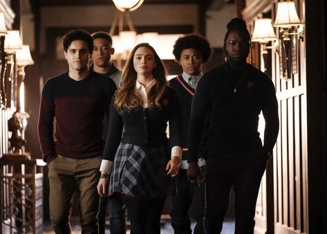 ‘Legacies’ Season 1 Photos — Spoilers From ‘The Originals’ Spinoff | TVLine What Is Hope, Legacy Tv Series, Hope Mikaelson, Tv Guide, The Vampire Diaries, Vampire Diaries The Originals, The Cw, Film Serie, The Cast