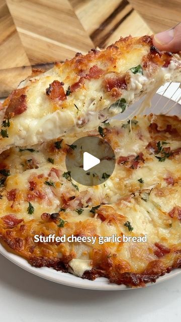 iRick Wiggins on Instagram: "Say “YUM” if you would eat this Chicken Alfredo Stuffed Cheesy Garlic Bread 😋🙌

How to make it:

Spread cream cheese on a low-carb tortilla and top it with chicken, spinach, Alfredo sauce, mozzarella, and another tortilla. 

Then add more Alfredo, mozzarella, bacon and garlic butter. Bake on a parchment lined sheet @ 400F for 20 mins & enjoy!" Chicken Alfredo Stuffed Garlic Bread, Alfredo Bread, Spinach Alfredo Sauce, Snack Man, Irick Wiggins, Fasting Lifestyle, Egg Custard Recipes, Cheesy Garlic Bread Recipe, Spinach Alfredo