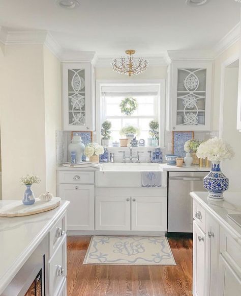 Grandmillenial Kitchen, Grandma House, Blue And White Decor, Kitchen Arrangement, Blue White Kitchens, Light Blue Kitchens, Grandmillenial Style, Grandmillennial Style, Kitchen Blue