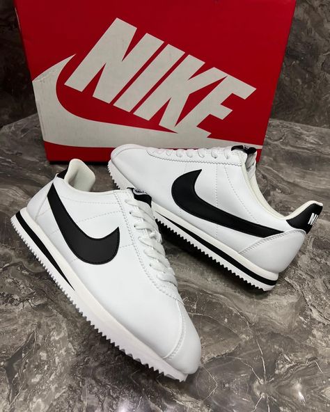 Tenis Nike Cortez, Tenis Aesthetic, Estilo Cholo, Basic Shoes, Preppy Shoes, Pretty Shoes Sneakers, All Nike Shoes, Tenis Nike, Shoe Wishlist