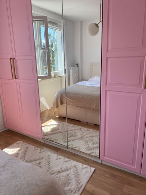 Pink Closet Doors, Pink Wardrobe Bedroom, Bedroom 2022, Pink Closet, Pink Wardrobe, Pinterest Room, Pink Girl Room, Berlin Apartment, Future Room