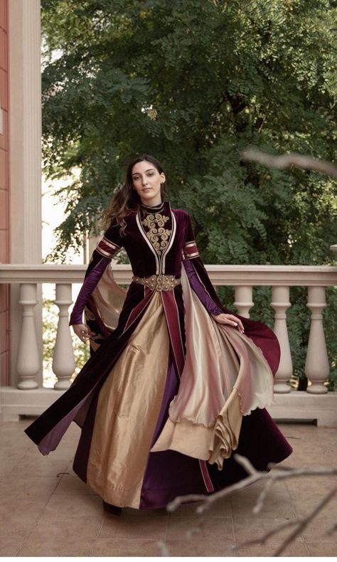 Rhaenyra Wedding Dress, Medieval Clothing Royal, Medival Outfits Woman, Medival Outfits Women, Circassian Dress, Armenian Clothing, Arab Dress, Arabic Clothing, Haute Couture Wedding Dress