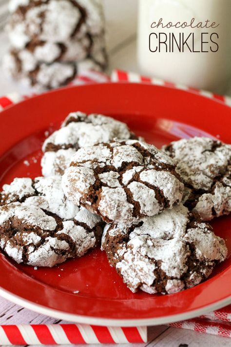 Soft and delicious Chocolate Crinkles Cookies { lilluna.com } Crinkle Cookies Recipe, Chocolate Crinkle, Fair Trade Chocolate, Dark Chocolate Cookies, Chocolate Crinkle Cookies, Chocolate Crinkles, Crinkle Cookies, Delicious Treats, Bake Sale