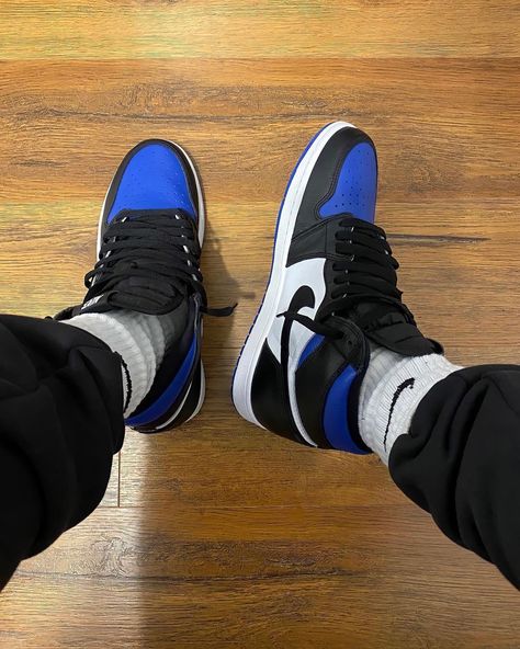 @kvng.d3s on Instagram: “Royal Toe 💙 • • • • • #minimalmovement #outfitsociety #highsnobietystlye #outfitgrid #nikedunk #jordan1 #nike #nj #ny #streetdreamsmag…” Air Jordan 1 Royal Toe, Jordan 1 Game Royal, Jordan 1 Racer Blue, Fire Streetwear, Jordan 1 Royal Blue, Air Jordan 1 Mid Royal Blue, Jordan 1 Royal, Streetwear Fits, Outfit Grid