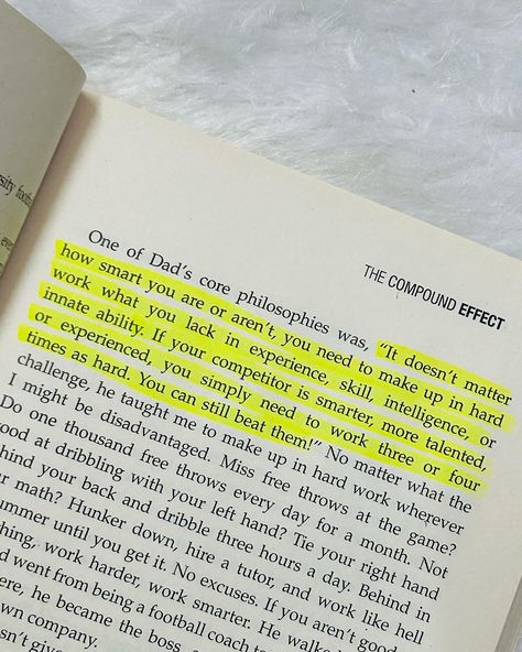 ✨“The Compound Effect” is a powerful guide to achieving success through the principles of consistency and small daily improvements. The book argues that success is not the result of big, dramatic actions, but rather the accumulation of small, consistent efforts over time. Drawing on personal anecdotes and research, it demonstrates how small changes in habits, behaviors, and mindset can lead to significant results in various aspects of life, including health, finances, relationships, and caree... Compound Effect Quotes, The Compound Effect Book, Power Of Compounding, The Compound Effect, Compound Effect, Creative Life Hacks, Aspects Of Life, Time Drawing, Dear Self Quotes