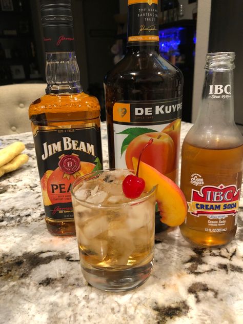 Ibc Cream Soda, Peach Whiskey, Fun Drinks Alcohol, Pretty Alcoholic Drinks, Yummy Alcoholic Drinks, Liquor Drinks, Diy Drinks, Peach Schnapps, Pretty Drinks