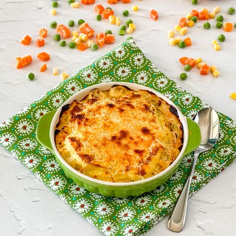 Chicken Shepherd's Pie, Quick Easy Chicken, Parmesan Cheese Potatoes, Simple Green Salad, Making Mashed Potatoes, Leftover Mashed Potatoes, Chicken Gravy, Shepherd's Pie, Diced Chicken