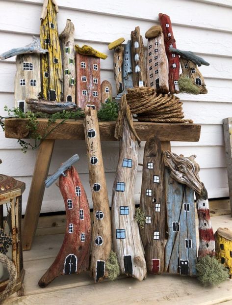 Driftwood Village, Driftwood Art Diy, Stone Wall Art, Wood Art Projects, Driftwood Decor, Garden Art Sculptures Diy, Driftwood Crafts, Garden Artwork, Garden Art Crafts