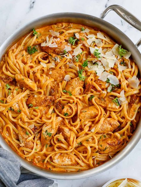 Creamy Spicy Chicken Pasta Spicy Creamy Chicken Pasta, Spicy Alfredo Pasta, Spicy Chicken Alfredo Pasta, Spicy Chicken Pasta Recipes, Chicken Linguine Recipes, Pasta Recipes Spicy, Spicy Chicken Alfredo, Spicy Chicken Spaghetti, Creamy Spicy Chicken