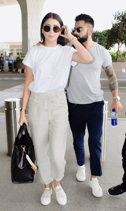 Virat Kohli with Anushka Sharma at the airport! Airport Outfit Men, Business Casual Attire For Men, Comfortable Travel Outfit, Anushka Sharma And Virat, Celebrity Casual Outfits, Luxury Lifestyle Fashion, Bollywood Outfits, Mens Casual Dress Outfits, Sporty Casual