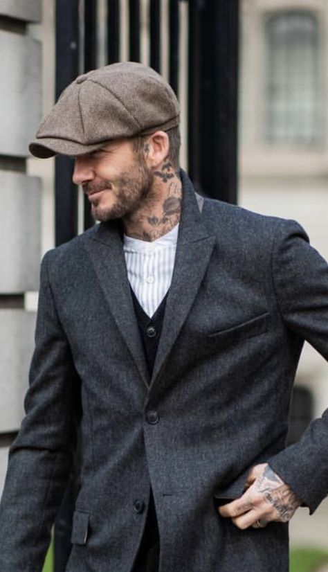 Newsboy Hat Outfit Mens, Flat Cap Men Outfit, Newsboy Hat Outfit, David Beckham Outfit, David Beckham Style Outfits, David Beckham Style, Older Mens Fashion, New Mens Fashion, Hipster Mens Fashion