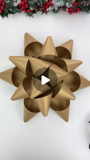 Hey, I’m Judy 👋🏻 Paper Flower Art + Tutorials on Instagram: "Making these large gold bows are SO EASY! 🎀🎁 I used 15 strips of 3”x11” cut down from a regular letter size piece of cardstock, plus an 8” wide circle. Takes me less than 5 minutes to make! You won’t need to run to the store and stand in endless lines for one if you’ve forgotten it 🥰 #paperart #cricut #cricutmade #cricutcrafts #cricutchristmas #cricutproject #cricutcreations #teamcricut #makeitwithmichaels #makersgonnamake #handmadewithlove #handmadechristmas #christmasdecor #christmastree #christmasdiy #christmasproject #christmasdecorations #christmasspirit #christmascrafts #christmasstar #imadethis #paperartist #diychristmas #christmasornaments #wrappingpaper #giftwrap #christmasideas #holidaygifts #christmasbows #handmad Card Stock Crafts, Wrapping Hacks, Cardstock Crafts, Paper Flower Art, Easy Paper Flowers, Paper Bow, Holiday Wrapping, Paper Flower Crafts, How To Make Paper Flowers