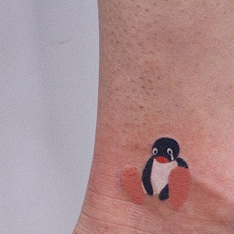 Log Tattoo, Pingu Memes, Korean Tattoos, Cute Tats, Jellyfish Tattoo, Anime Tattoo, Cartoon Tattoos, Ankle Tattoo, Skin Art