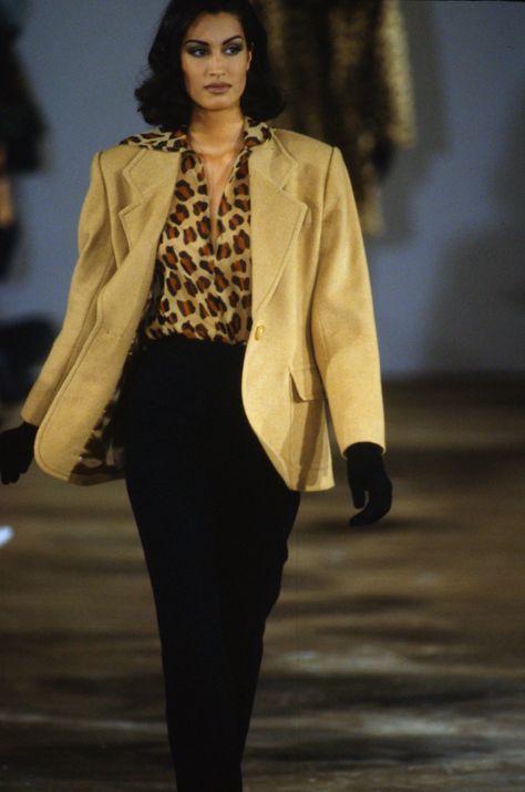 Elegant Runway, Classic Fashion Looks, Yasmeen Ghauri, Michael Kors Fall, 90s Runway Fashion, Original Supermodels, Christian Dior Haute Couture, 90s Models, Dior Haute Couture