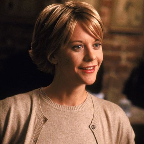 Meg Ryan You've Got Mail, Meg Ryan Movies, Fall Outfits Pinterest, When Harry Met Sally, Chin Length Bob, Meg Ryan, You've Got Mail, Gabrielle Union, Winona Ryder