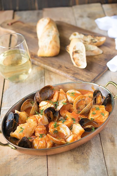 Italian Seafood Stew, Seafood Broth, Italian Seafood, Seafood Meals, Italian Seafood Recipes, Italian Recipes Traditional, Tomato Broth, Seafood Stew, Cooking Seafood