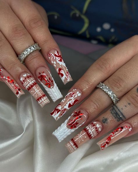 Red And White Nails Long, White Christmas Acrylic Nails, Long Acrylic Nail Designs, Stylish Nails Designs, Nails Design With Rhinestones, Cute Acrylic Nail Designs, Vibrant Nails, Christmas Nails Acrylic, Nails Only