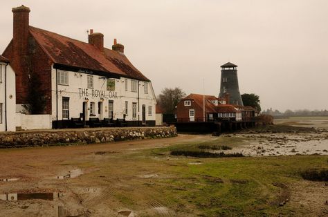 Lovely old pub on Hayling Island Portsmouth Pubs, Portsmouth England, Hayling Island, Old Pub, Places Of Interest, Local Area, Portsmouth, Hampshire, Geography