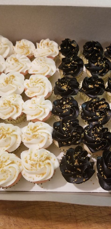 Mini Cupcakes with Gold Sprinkles Cupcakes With Gold Dust, White Gold Black Cupcakes, Gold Flake Cupcakes, Gold Dusted Cupcakes, Black And Gold Theme Cupcakes, Black And Gold Party Dessert Table, Black And Gold 80th Birthday Party, 60th Birthday Treat Table, White Cupcakes With Gold Sprinkles