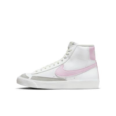 7Y Blazer Shoes, Girls Basketball Shoes, Blazers Shoes, Trendy Shoes Sneakers, Nike Shoes Girls, Preppy Shoes, Pretty Shoes Sneakers, Nike Blazer Mid 77, Nike Blazer Mid