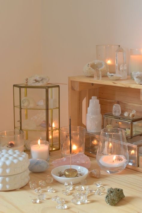 Spiritual Room Ideas, Crystal Collection Display, Crystal Room Decor, Inspi Photo, Spiritual Altar, Crystal Room, Healing Room, Meditation Corner, Crystal Altar